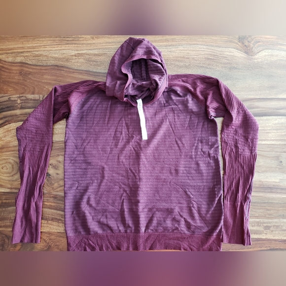 Lululemon long-sleeved shirt - Picture 3 of 3